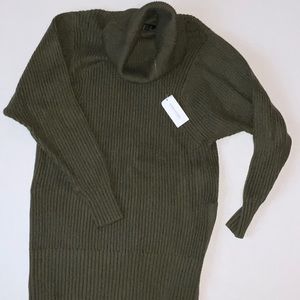 NWT Banana Republic Olive Green Turtle Neck Sweater - Size S